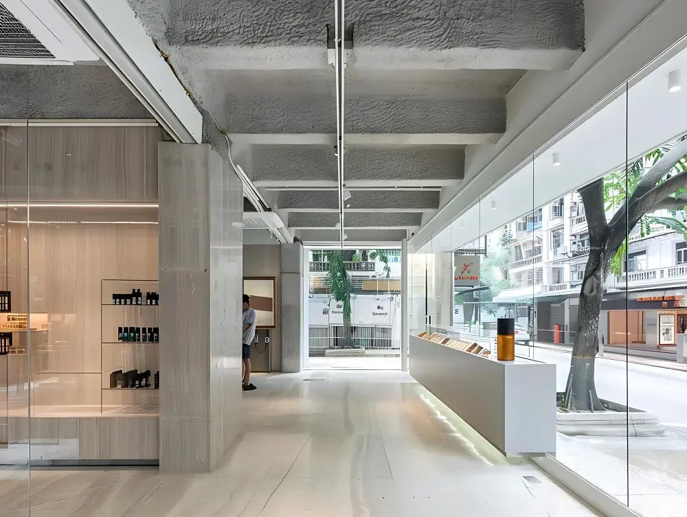 Stile minimalista: come arredare spazi commerciali con eleganza e funzionalità