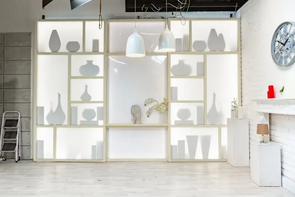 Décoration de showroom : guide B2B par zones + catalogue