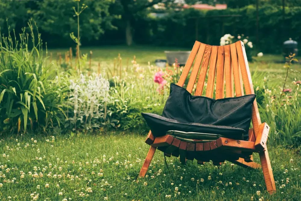 Comment choisir le fauteuil de jardin idéal pour chaque espace extérieur