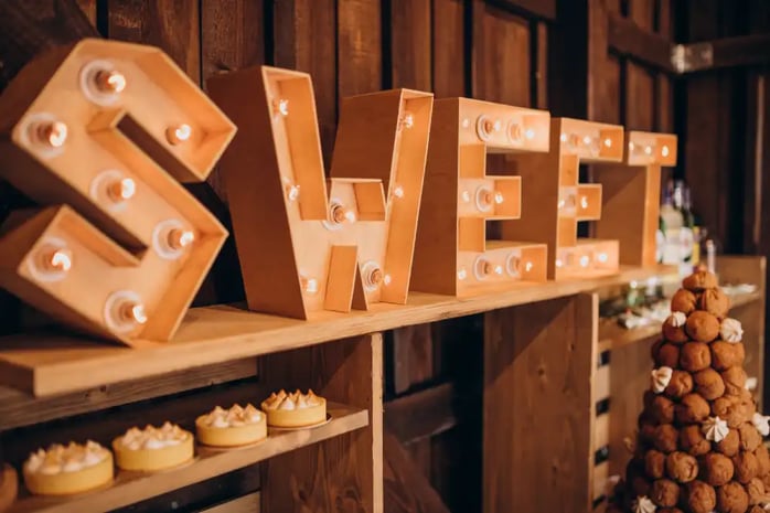 decorazioni-legno-spazi-commerciali-materiali-naturali.