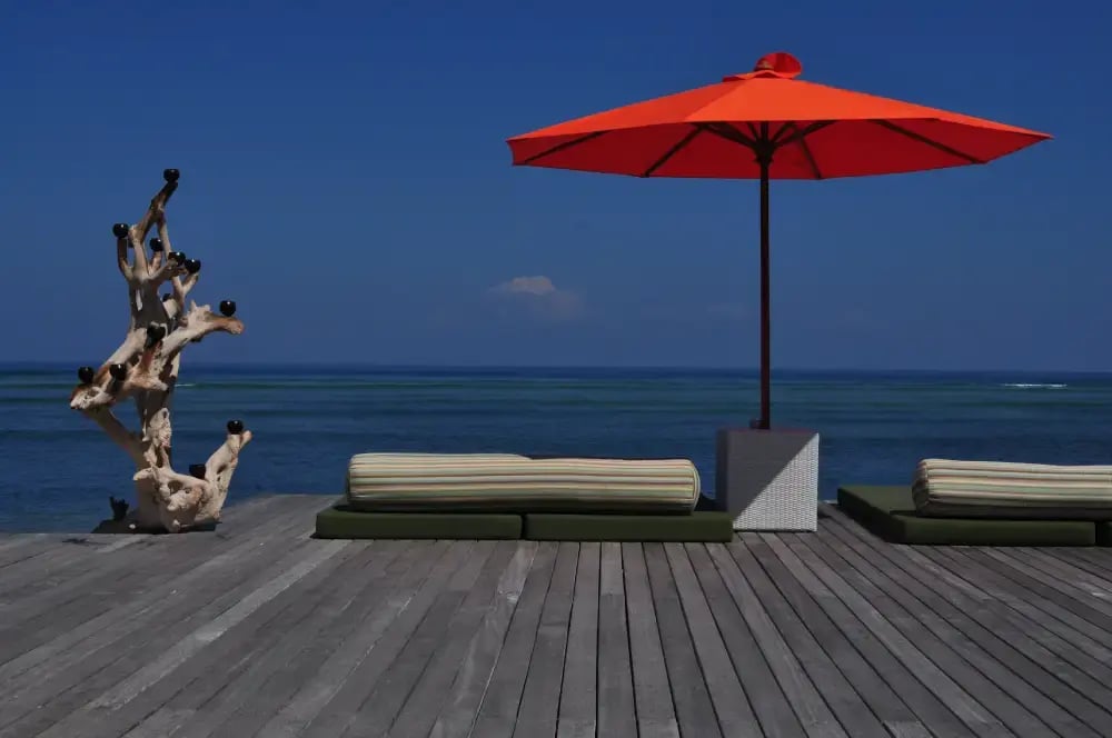 Sombrillas de terraza: el detalle que convierte cualquier espacio en un rincón de revista