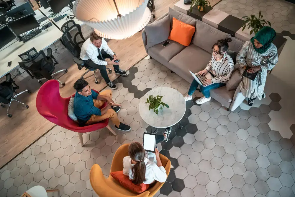 Crear espacios colaborativos: claves para fomentar la innovación y la productividad en tu empresa