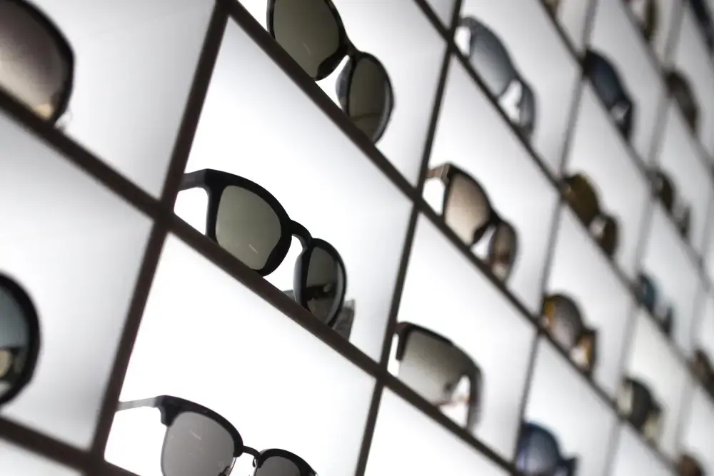 Decoración de ópticas modernas: guía rápida + catálogo para profesionales