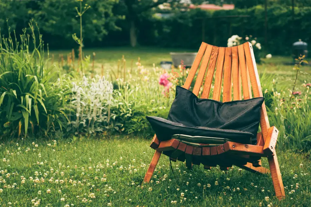Comment choisir le fauteuil de jardin idéal pour chaque espace extérieur