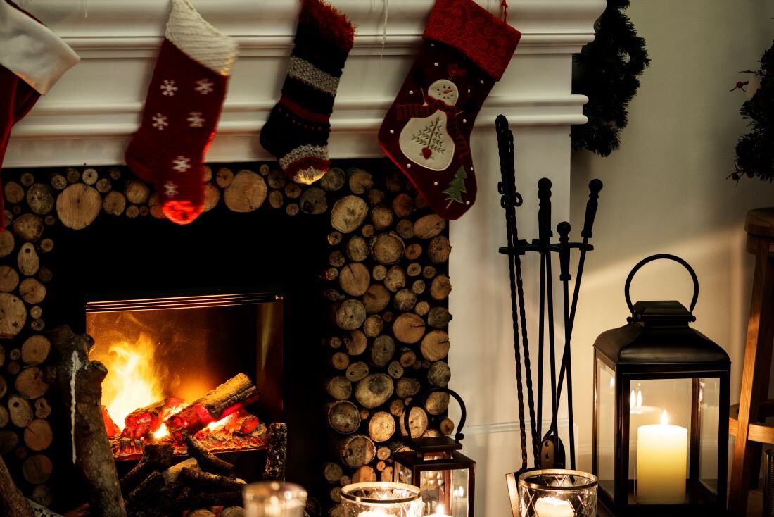 ¿Cómo decorar una chimenea en navidad?