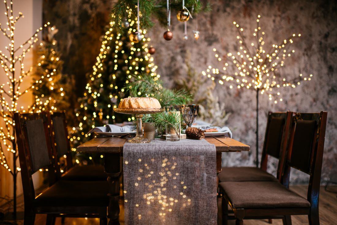 Charming Ideas for Christmas Restaurant Decoration